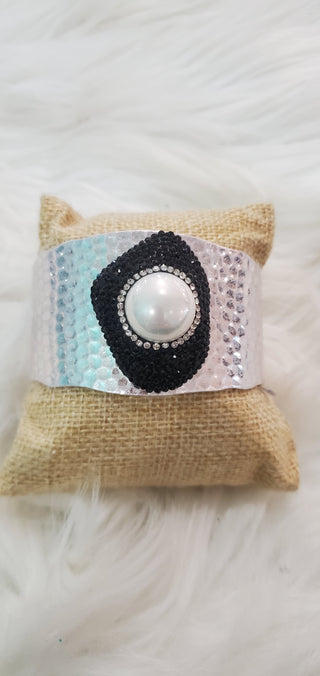 Metal Cuff in Silver with Pave P